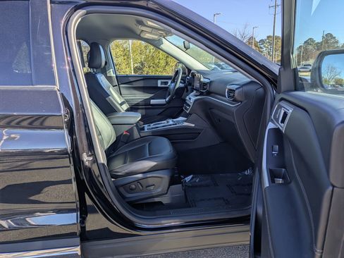 Certified 2023 Ford Explorer XLT w/ Equipment Group 202A image 33