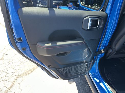 Used 2025 Jeep Wrangler Unlimited Rubicon AWD/4WD image 25