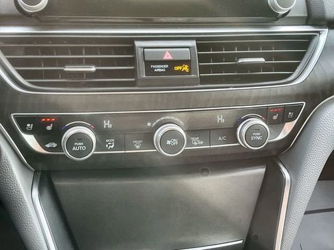 Used 2020 Honda Accord Touring image 19