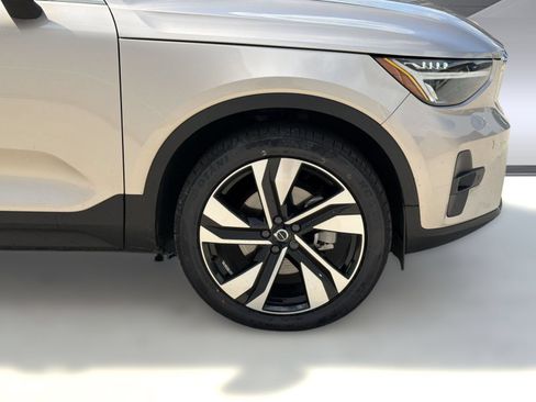 Certified 2023 Volvo XC40 B5 Plus w/ Protection Package Premier AWD/4WD image 11