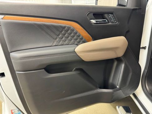 Used 2024 GMC Canyon Denali image 9