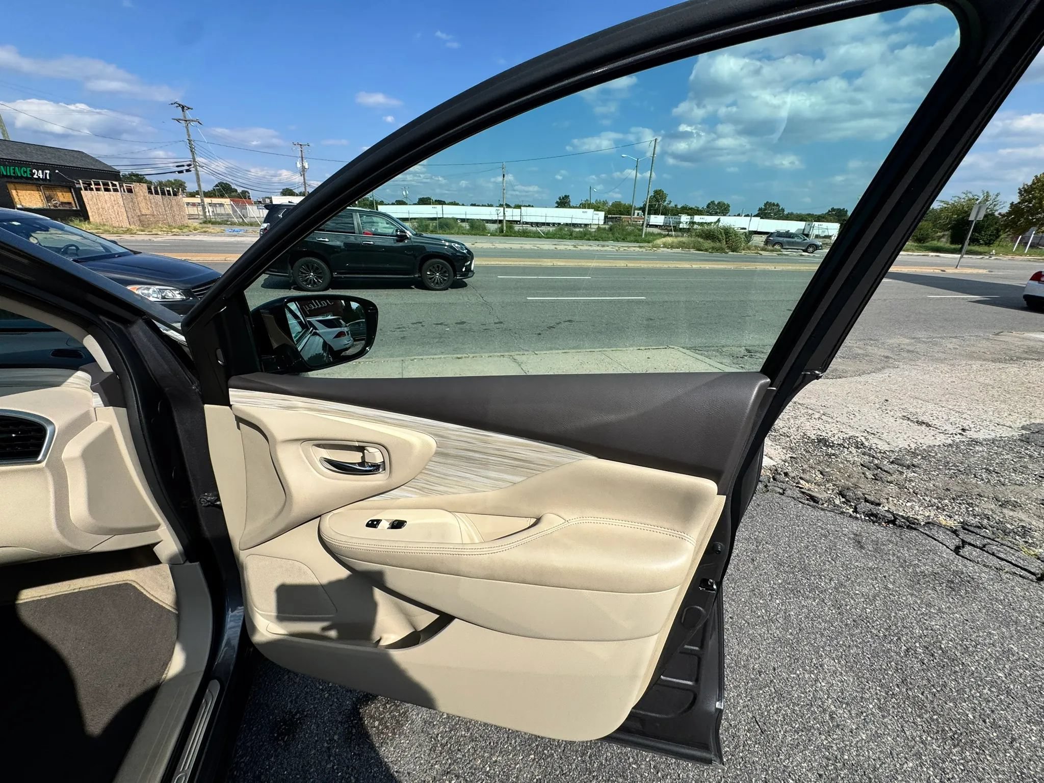 Used 2015 Nissan Murano SL w/ Cargo Package FWD image 22