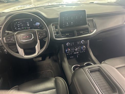 Used 2023 GMC Yukon XL SLT w/ SLT Luxury Package image 16