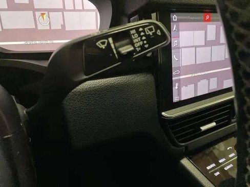 Used 2019 Porsche Cayenne w/ Premium Package image 40