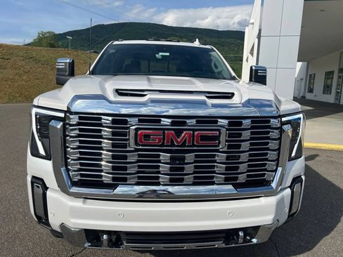 Used 2024 GMC Sierra 3500 Denali w/ Denali Reserve Package AWD/4WD image 9