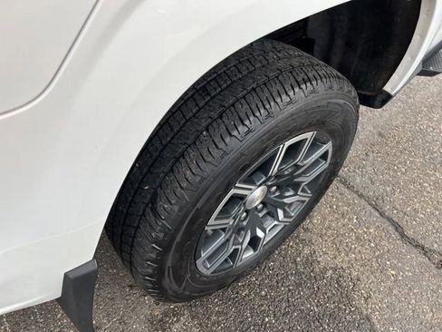 Certified 2024 Chevrolet Colorado LT w/ LT Convenience Package III image 18