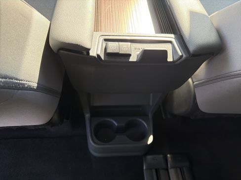 Certified 2024 Toyota Sienna LE image 5