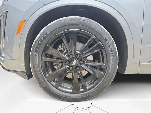 Used 2023 Cadillac XT6 Premium Luxury w/ LPO, Floor Liner Package FWD image 28