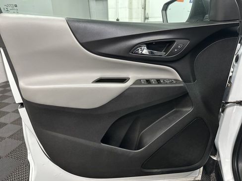 Used 2022 Chevrolet Equinox LS image 17