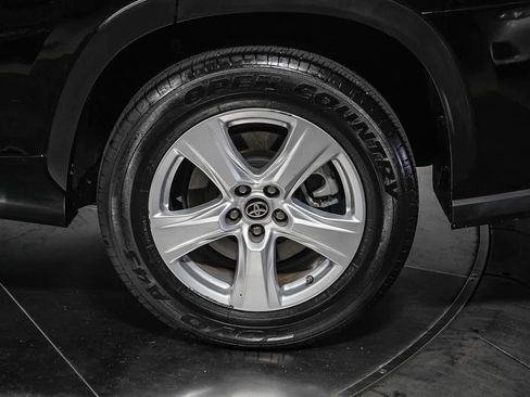 Used 2023 Toyota Highlander L FWD image 10