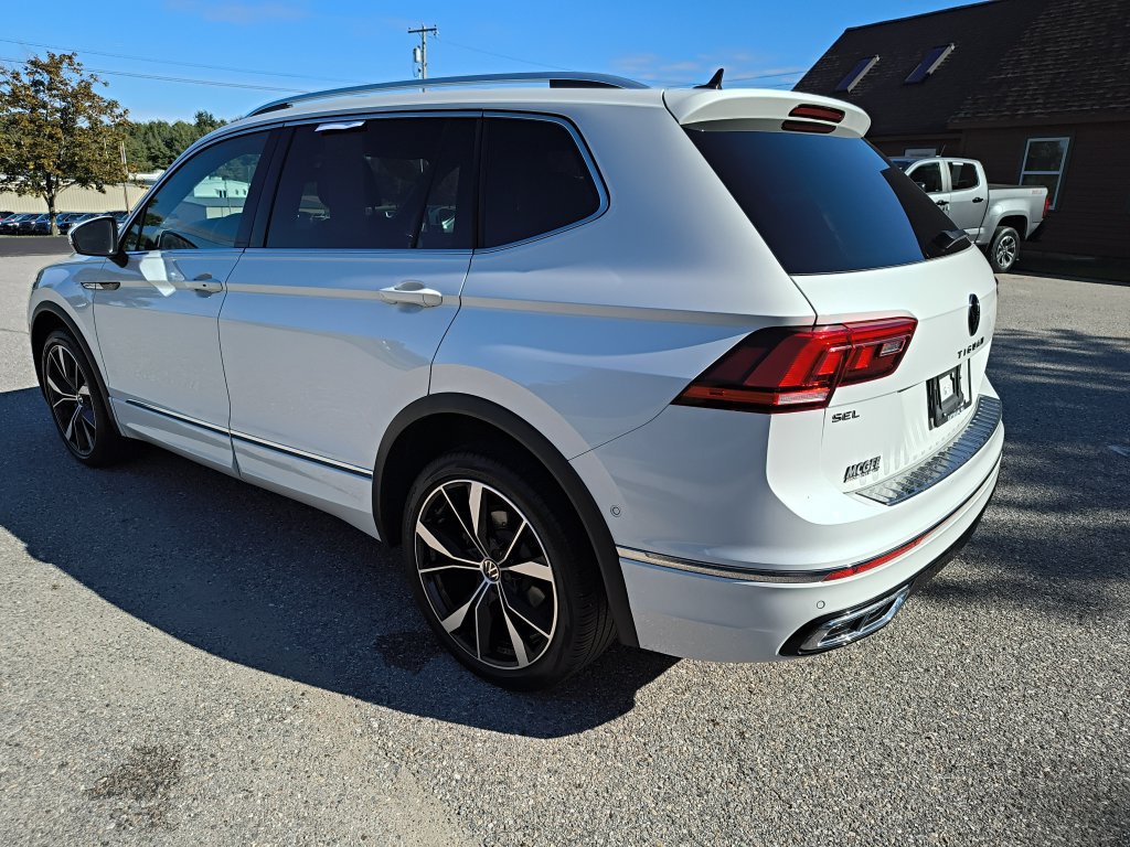 Used 2024 Volkswagen Tiguan SEL R-Line AWD/4WD image 3