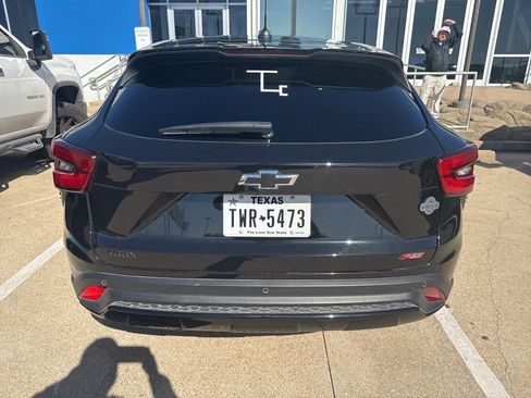 Used 2024 Chevrolet Trax RS w/ Sunroof Package image 3