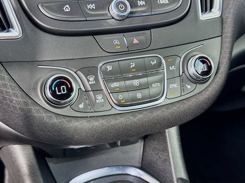 Used 2021 Chevrolet Malibu LT FWD image 17