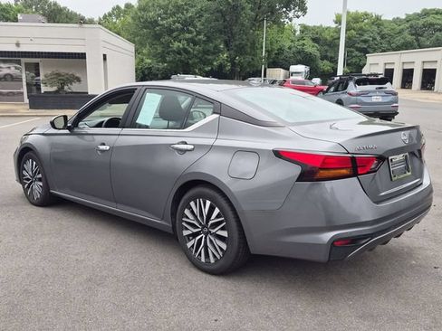 Used 2024 Nissan Altima 2.5 SV FWD image 5