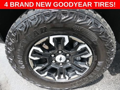 Used 2024 Chevrolet Silverado 1500 ZR2 w/ Technology Package AWD/4WD image 4