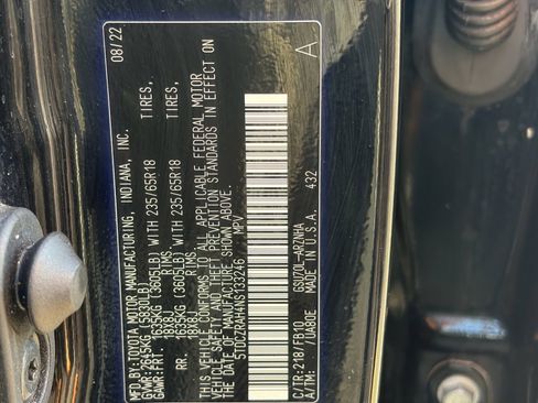 Used 2022 Toyota Highlander L FWD image 30
