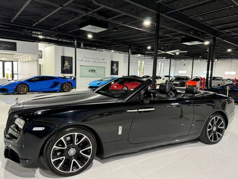 Used 2017 Rolls-Royce Dawn image 2