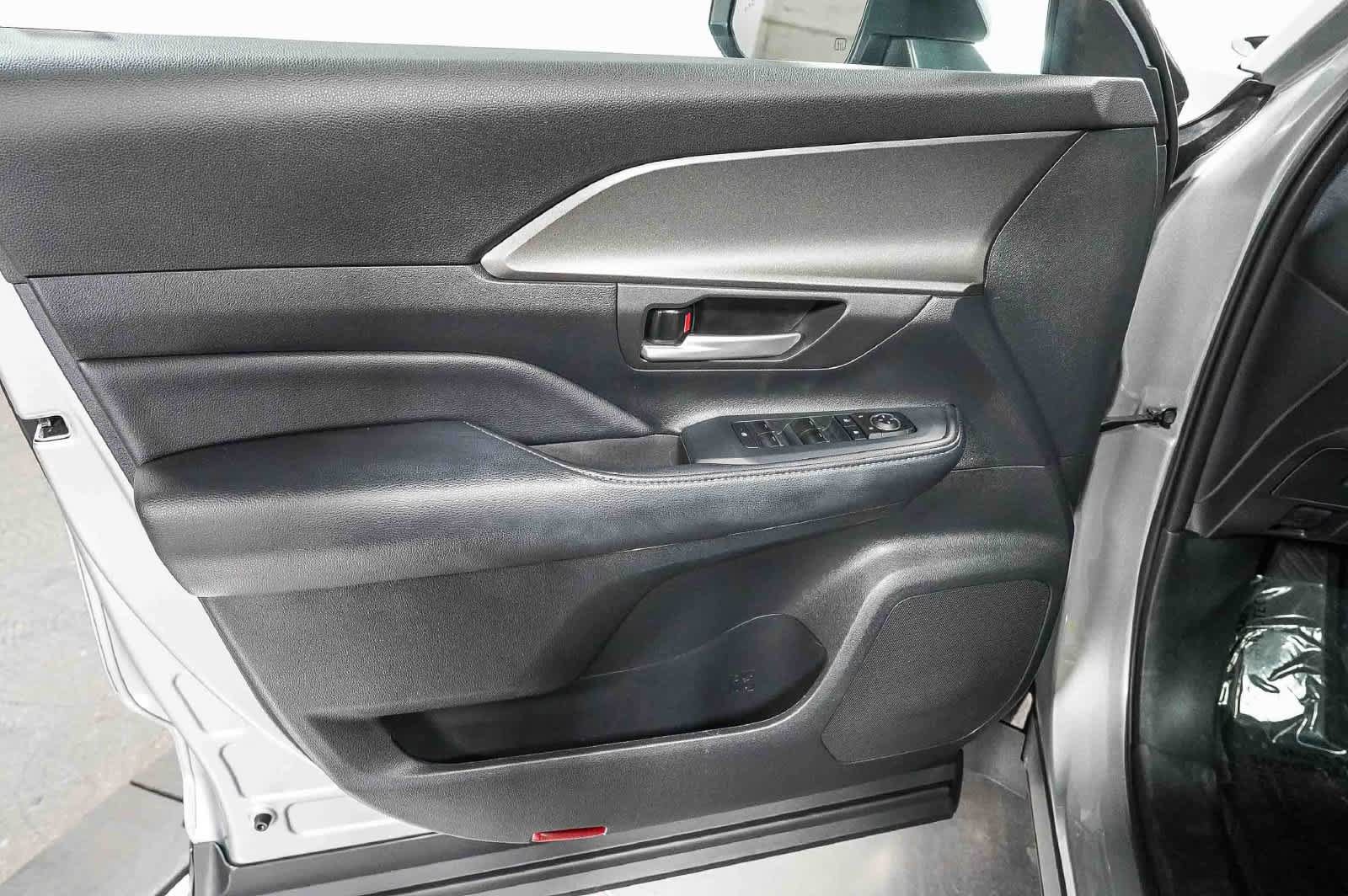 Certified 2025 Toyota Grand Highlander XLE FWD image 24