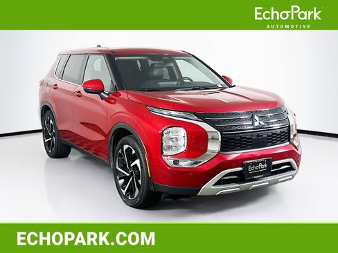 Used 2024 Mitsubishi Outlander SE image 1