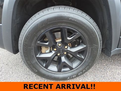 Used 2015 Jeep Cherokee Trailhawk w/ Cold Weather Group image 64