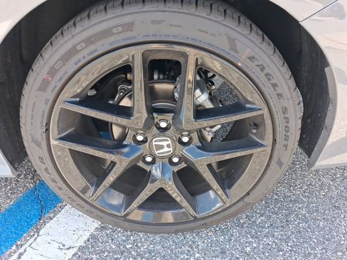 Used 2025 Honda Civic Sport image 11