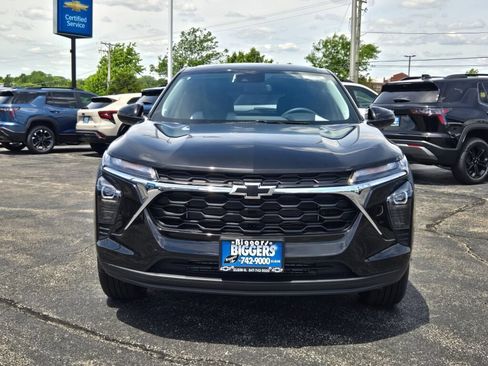 New 2026 Chevrolet Trax LS w/ LS Convenience Package FWD image 2
