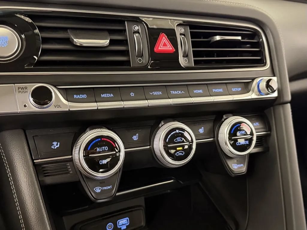 Used 2021 Genesis G70 2.0T AWD/4WD image 22