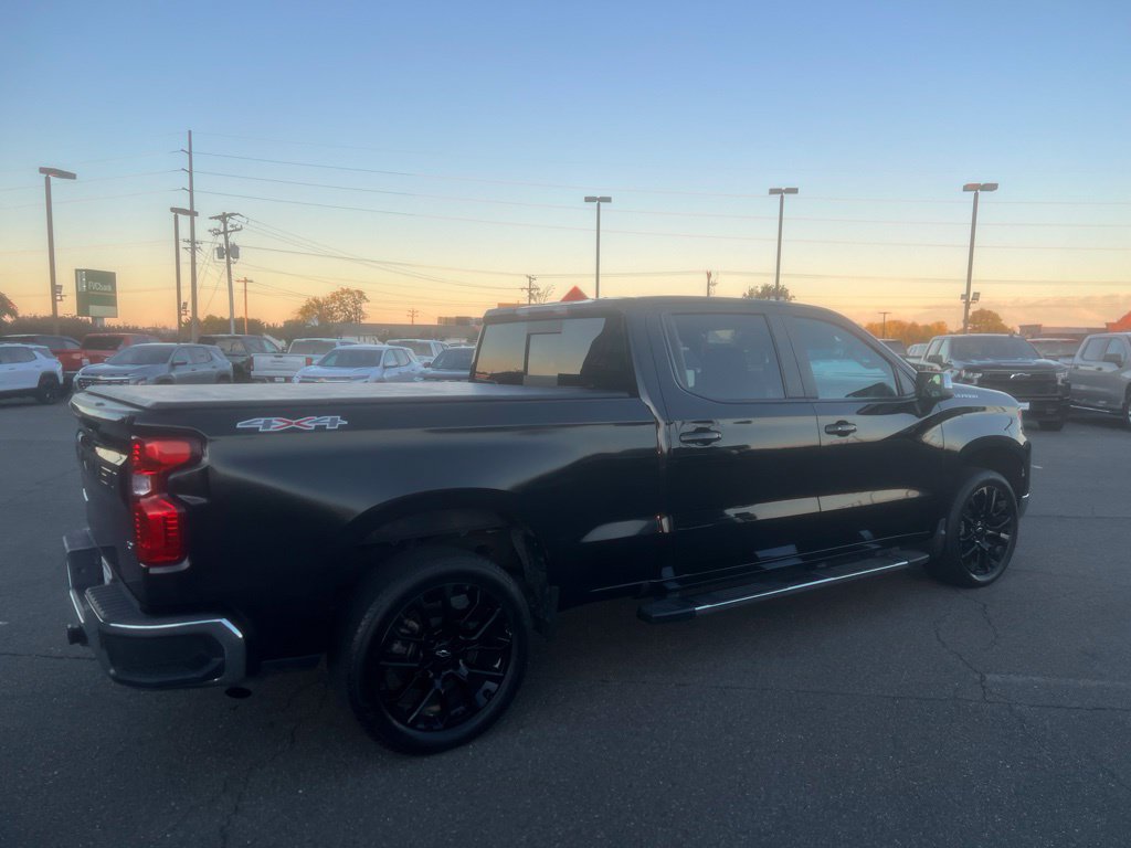 Used 2022 Chevrolet Silverado 1500 LT w/ Convenience Package II AWD/4WD image 3