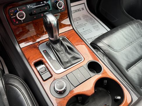 Used 2012 Volkswagen Touareg VR6 image 25