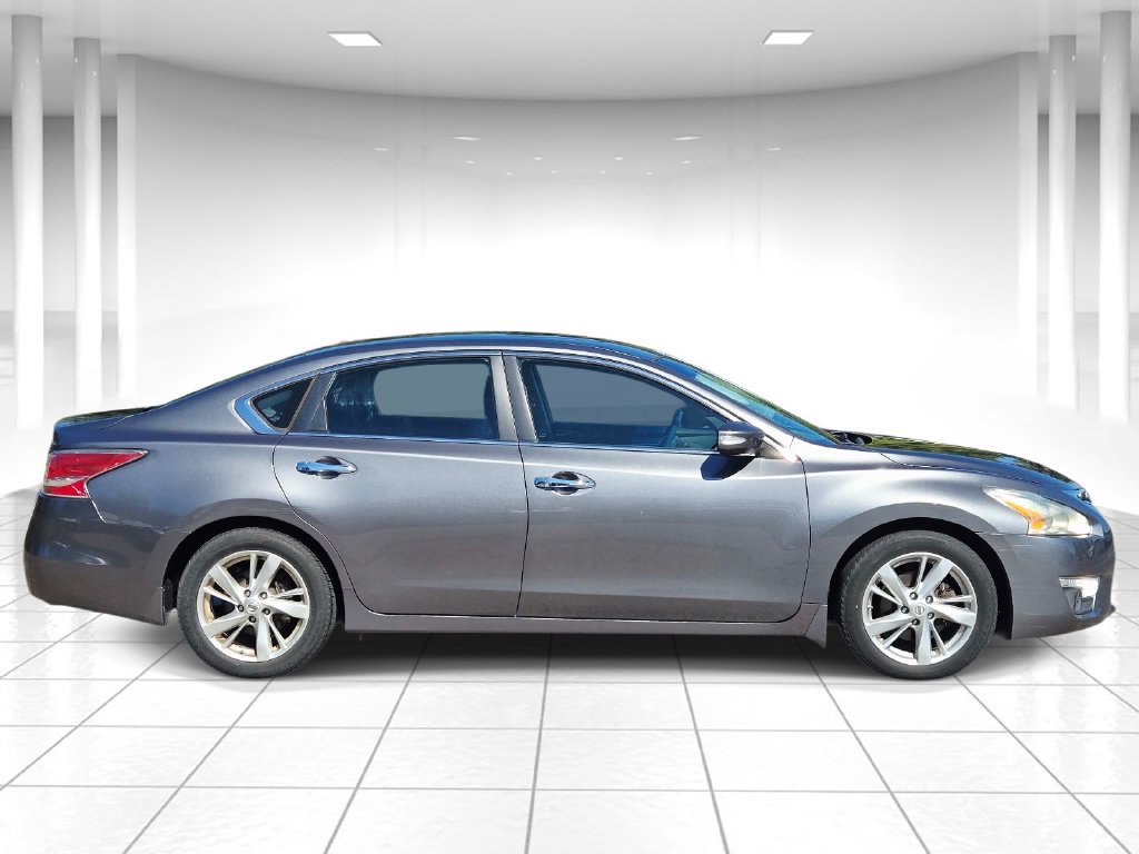 Used 2015 Nissan Altima 2.5 SL w/ Technology Package FWD image 2