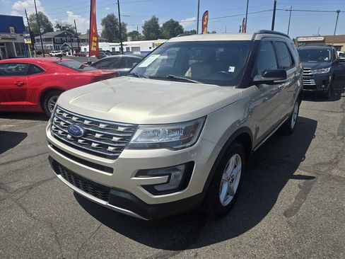 Used 2017 Ford Explorer XLT w/ Equipment Group 202A AWD/4WD image 3