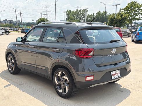 Used 2025 Hyundai Venue SEL FWD image 6