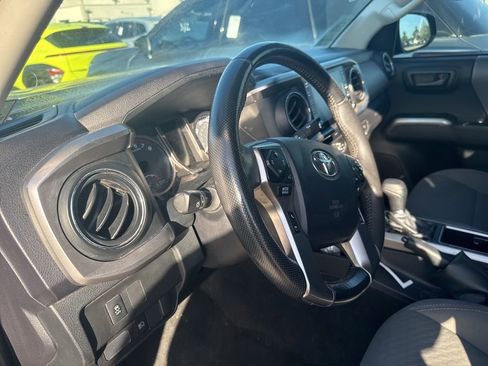 Used 2022 Toyota Tacoma SR5 image 9