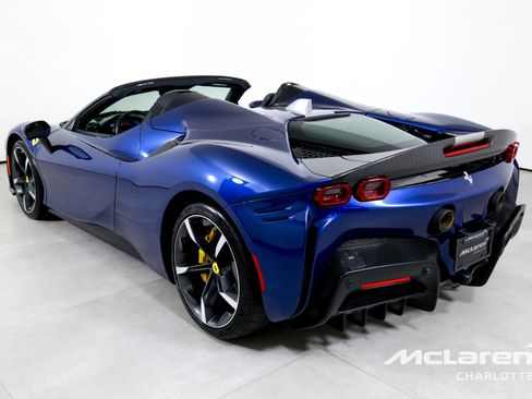 Used 2022 Ferrari SF90 Spider image 7