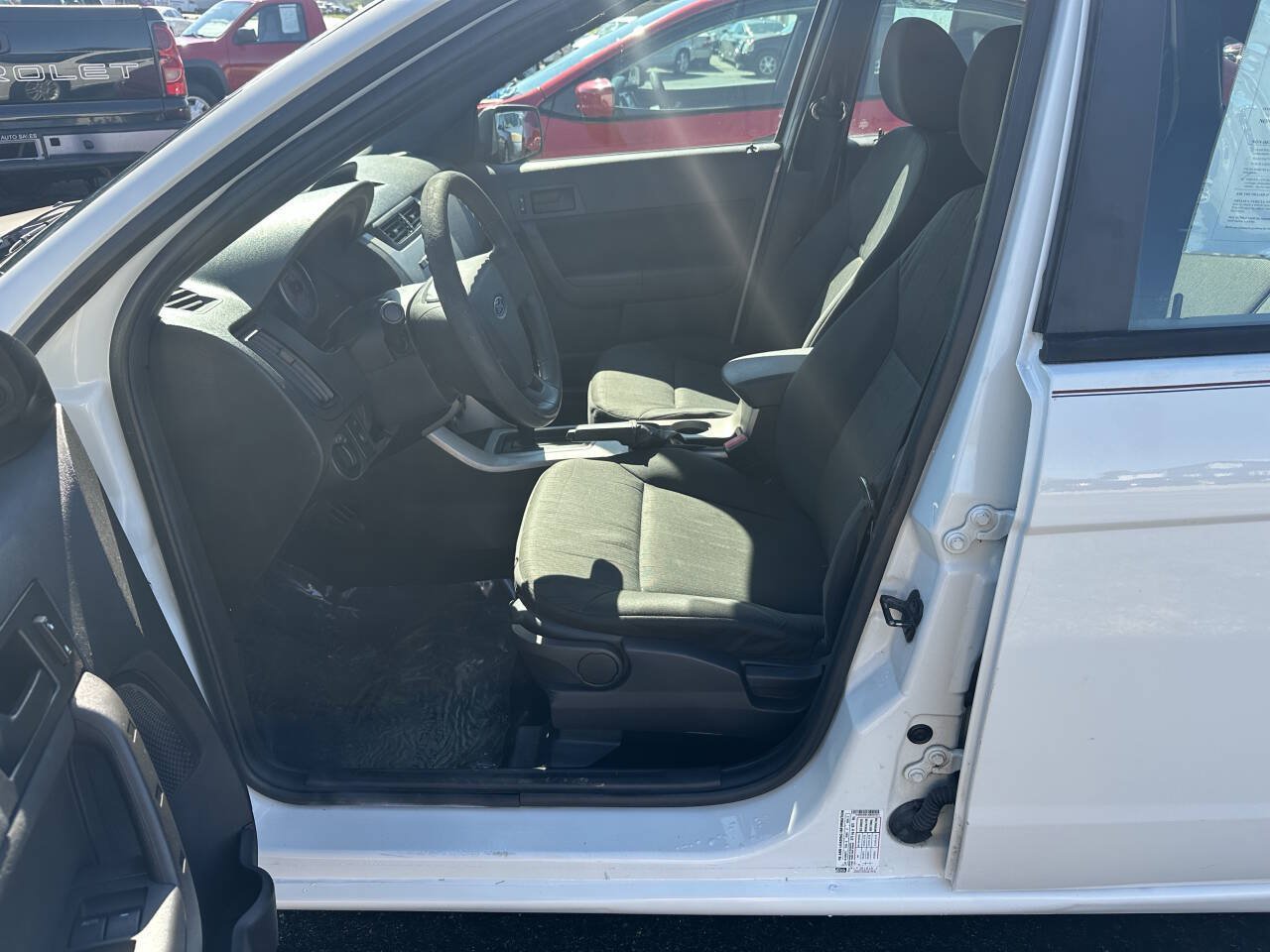 Used 2010 Ford Focus SE FWD image 10