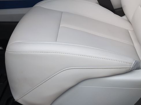 New 2025 Cadillac Optiq Luxury 1 image 10