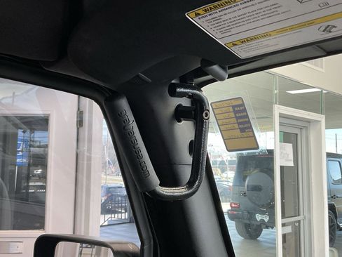 Used 2015 Jeep Wrangler Rubicon image 13