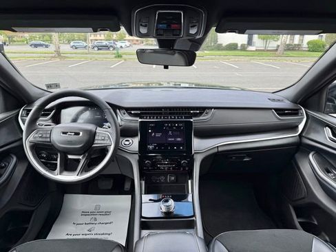 New 2025 Jeep Grand Cherokee Altitude AWD/4WD image 32