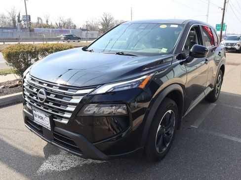 Certified 2025 Nissan Rogue SV image 9