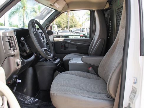 Used 2014 Chevrolet Express 2500 image 19
