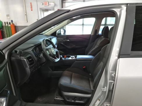 Used 2024 Nissan Rogue SV AWD/4WD image 15