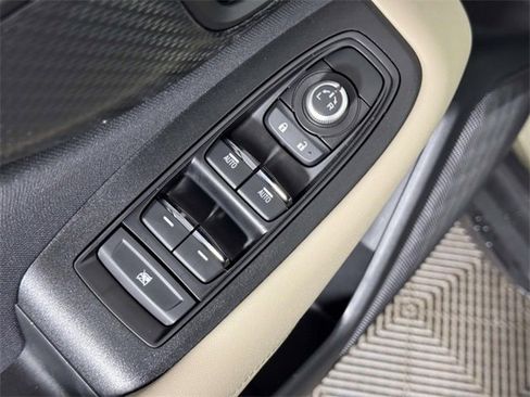 Used 2025 Subaru Outback Premium image 18