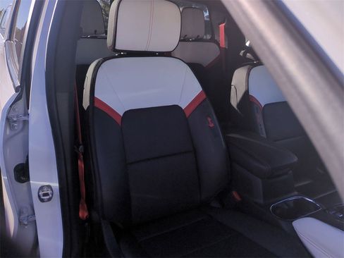 Certified 2023 GMC Canyon AT4X image 27