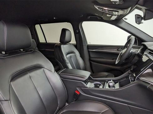 Used 2025 Jeep Grand Cherokee L Limited image 41