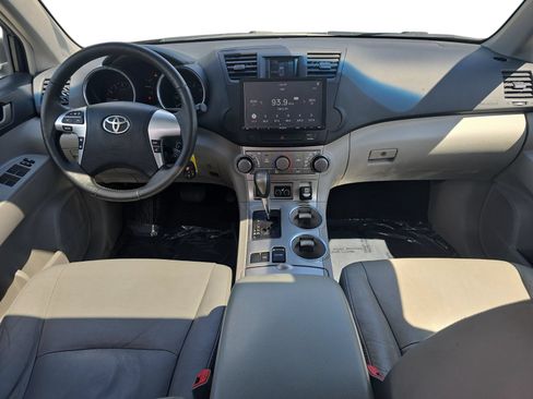 Used 2012 Toyota Highlander SE w/ Tow Pkg FWD image 9