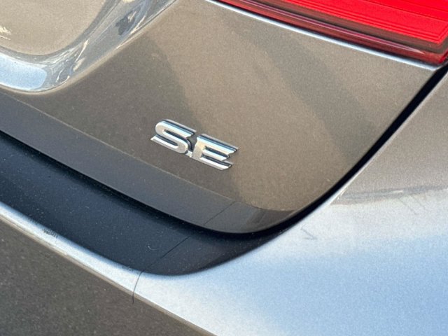 Used 2023 Toyota Camry SE FWD image 11