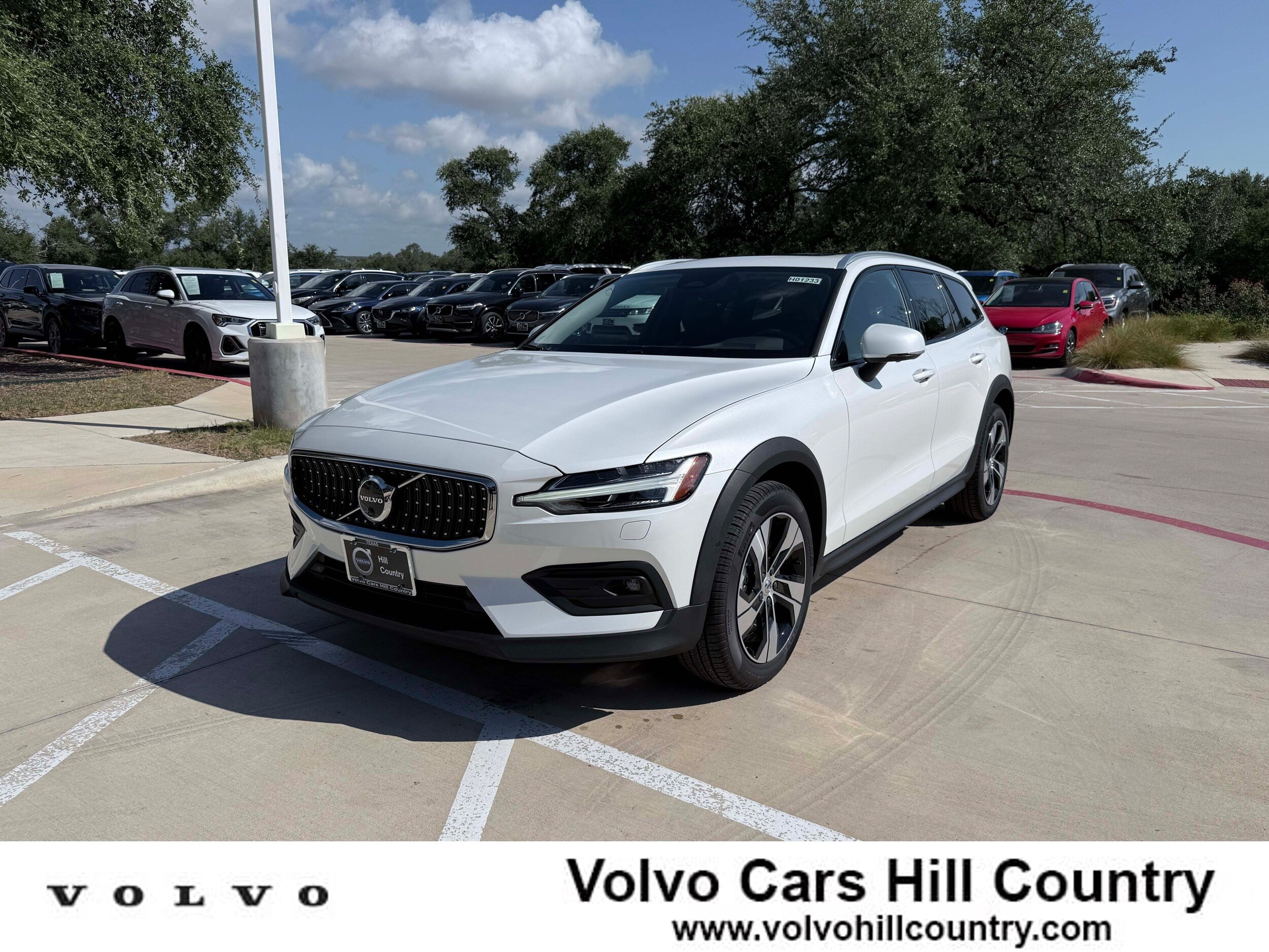 New 2026 Volvo V60 B5 Cross Country Plus w/ Climate Package AWD/4WD image 1
