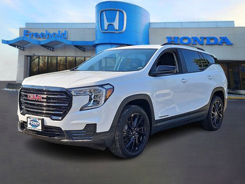 Used 2023 GMC Terrain SLE w/ Driver Convenience Package AWD/4WD image 3