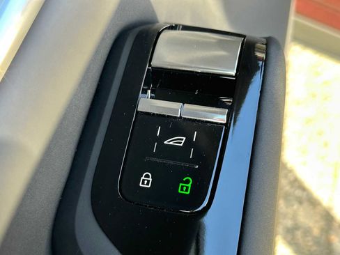 Certified 2025 Volvo EX90 Ultra image 21