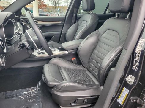 Used 2022 Alfa Romeo Stelvio Veloce image 8